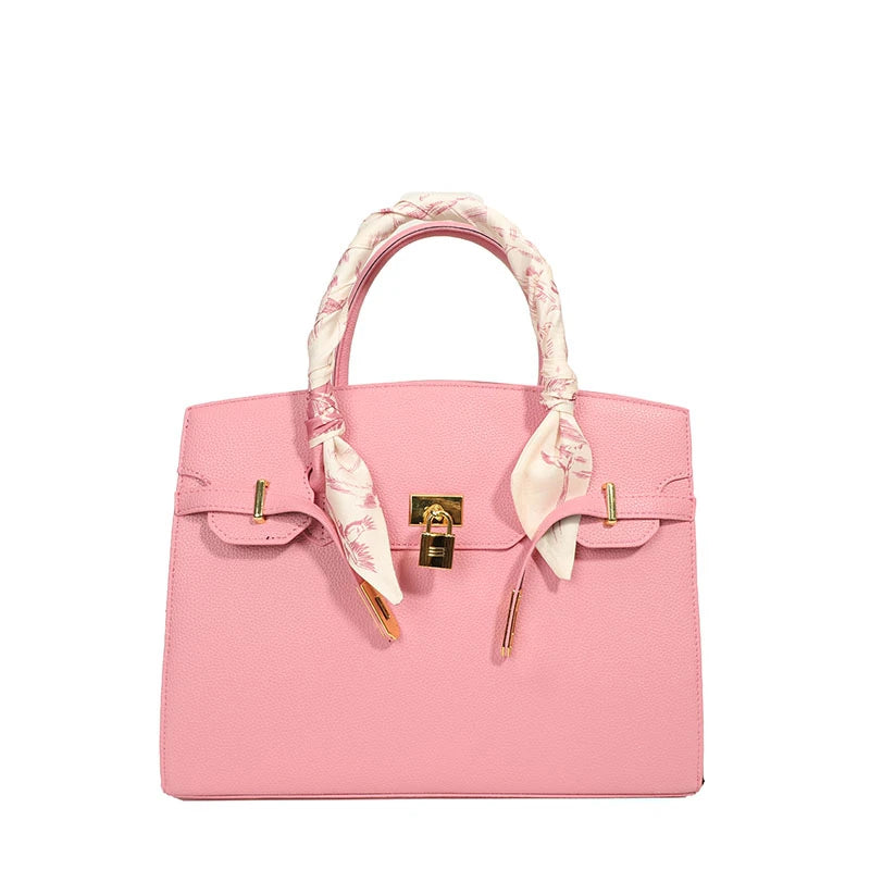 Luxury Leather Shoulder Bag: Spacious Crossbody with Classic Hardware