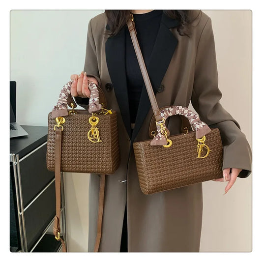 Elegant Leather Tote Bag: Water-Resistant Designer Style with Multi-Pocket Organizer