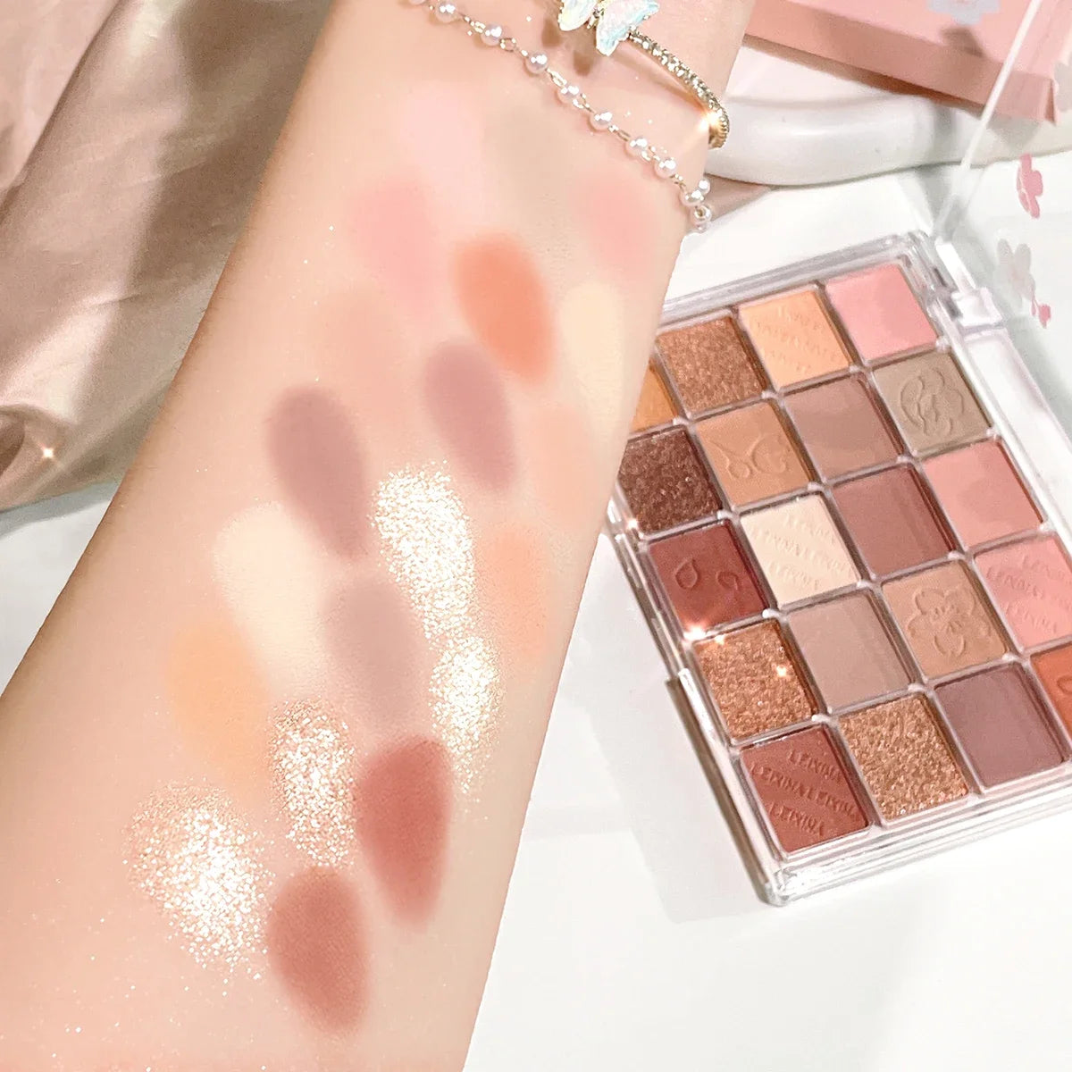 Ultimate Glam 20-Color Eyeshadow Palette 💄