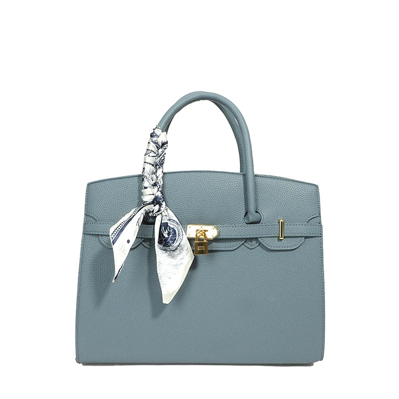 Luxury Leather Shoulder Bag: Spacious Crossbody with Classic Hardware