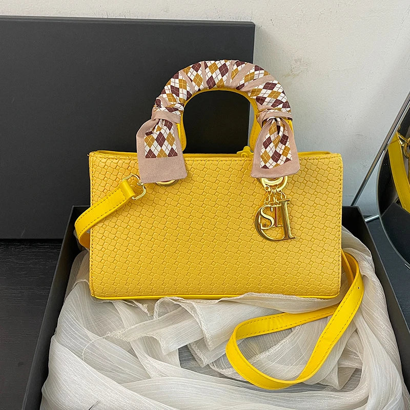 Elegant Leather Tote Bag: Water-Resistant Designer Style with Multi-Pocket Organizer