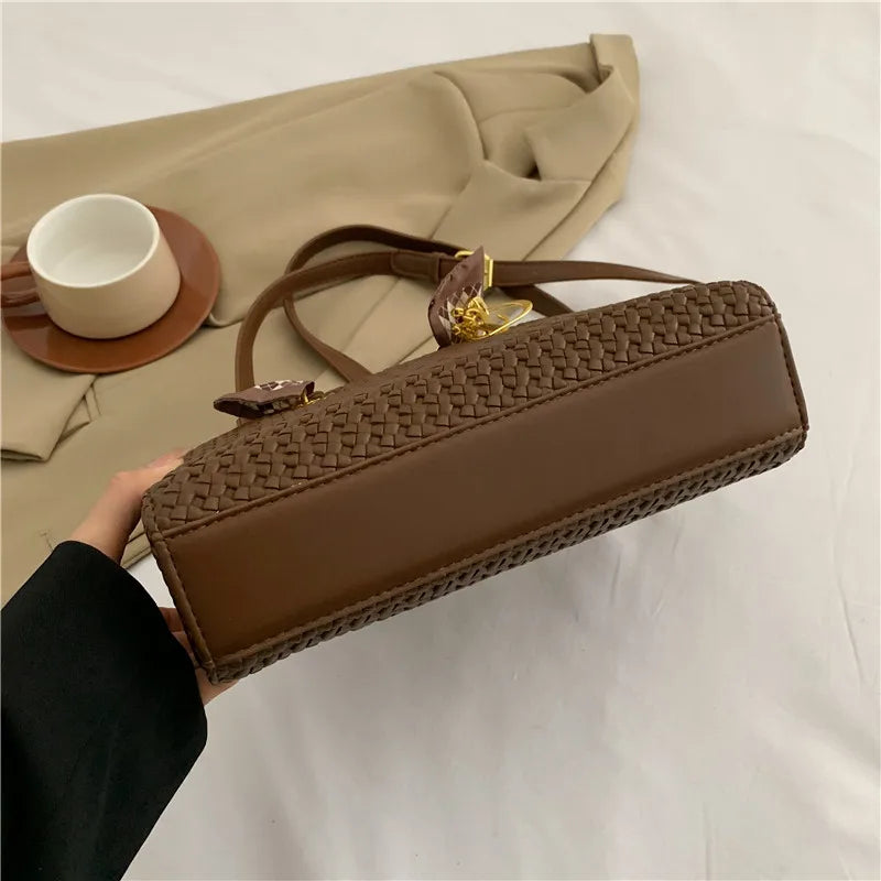 Elegant Leather Tote Bag: Water-Resistant Designer Style with Multi-Pocket Organizer