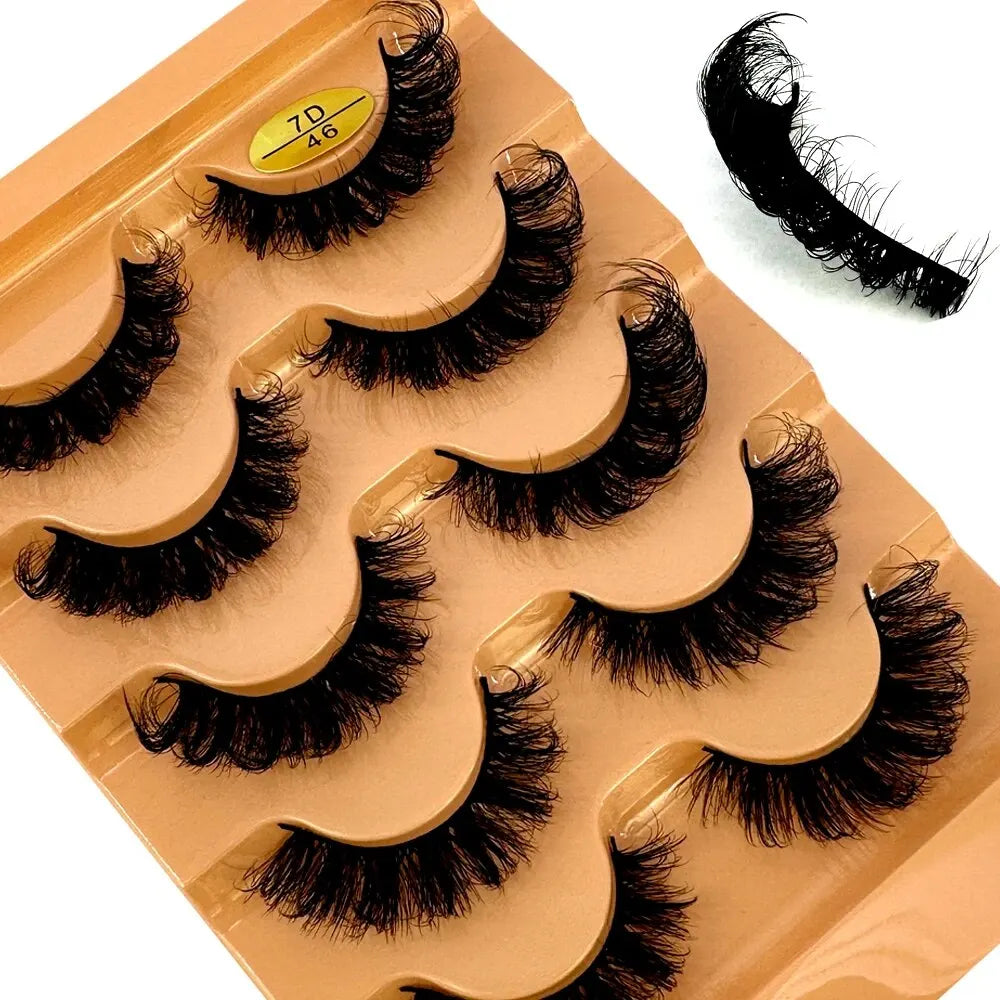 3D Wispy Cat Eye Lashes – D Curl Fluffy Manga-Style Lash Set (5 Pairs)