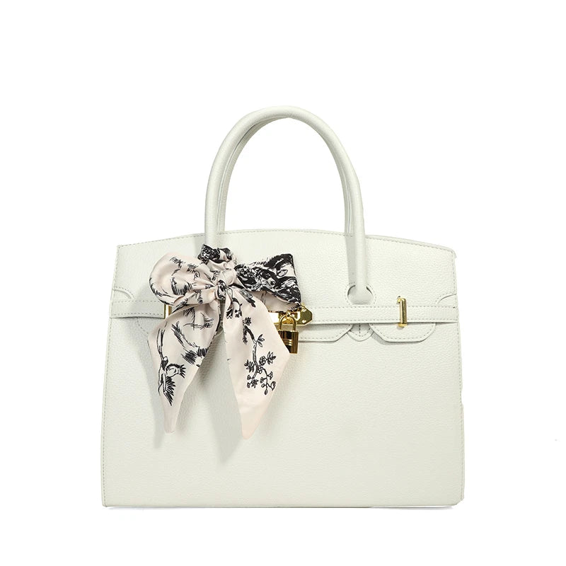 Luxury Leather Shoulder Bag: Spacious Crossbody with Classic Hardware