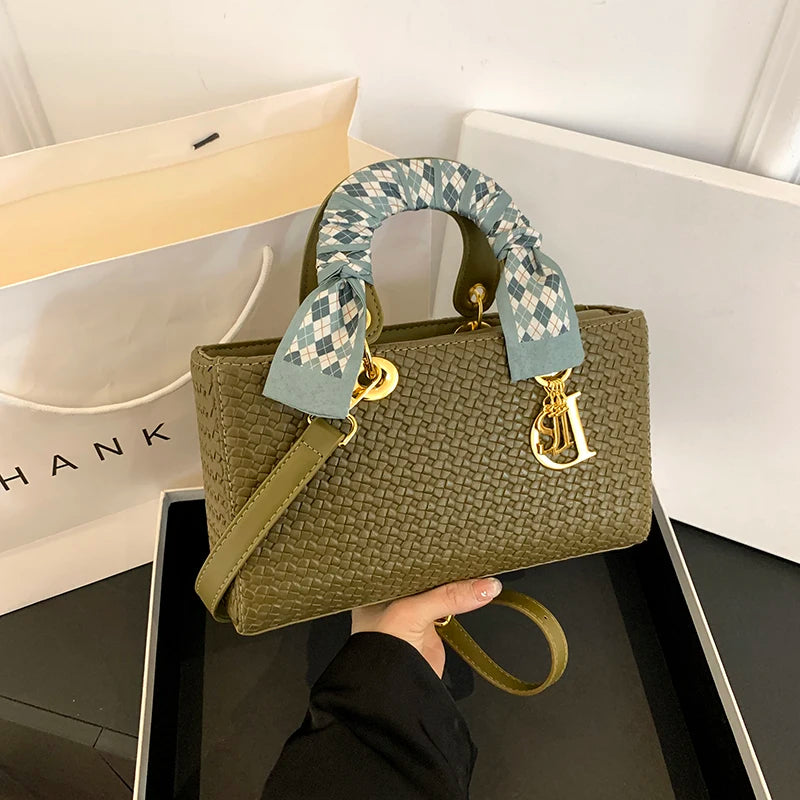 Elegant Leather Tote Bag: Water-Resistant Designer Style with Multi-Pocket Organizer