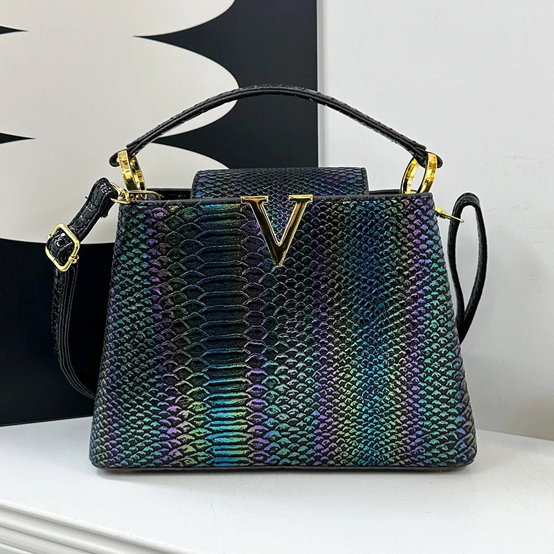 Luxe Solid Leather Crossbody – Elegant Women’s Handbag with Signature Gold Chain Strap