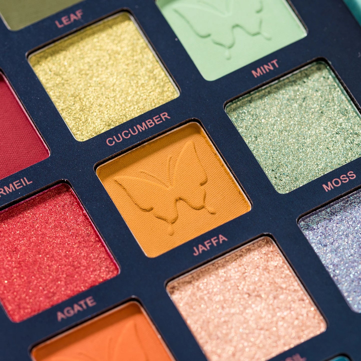 18 Color Nude Eyeshadow Palette - Natural Matte & Shimmer Metallic Satin Finishes - Long-Lasting Warm Neutral Makeup Tray - Pigmented & Blendable